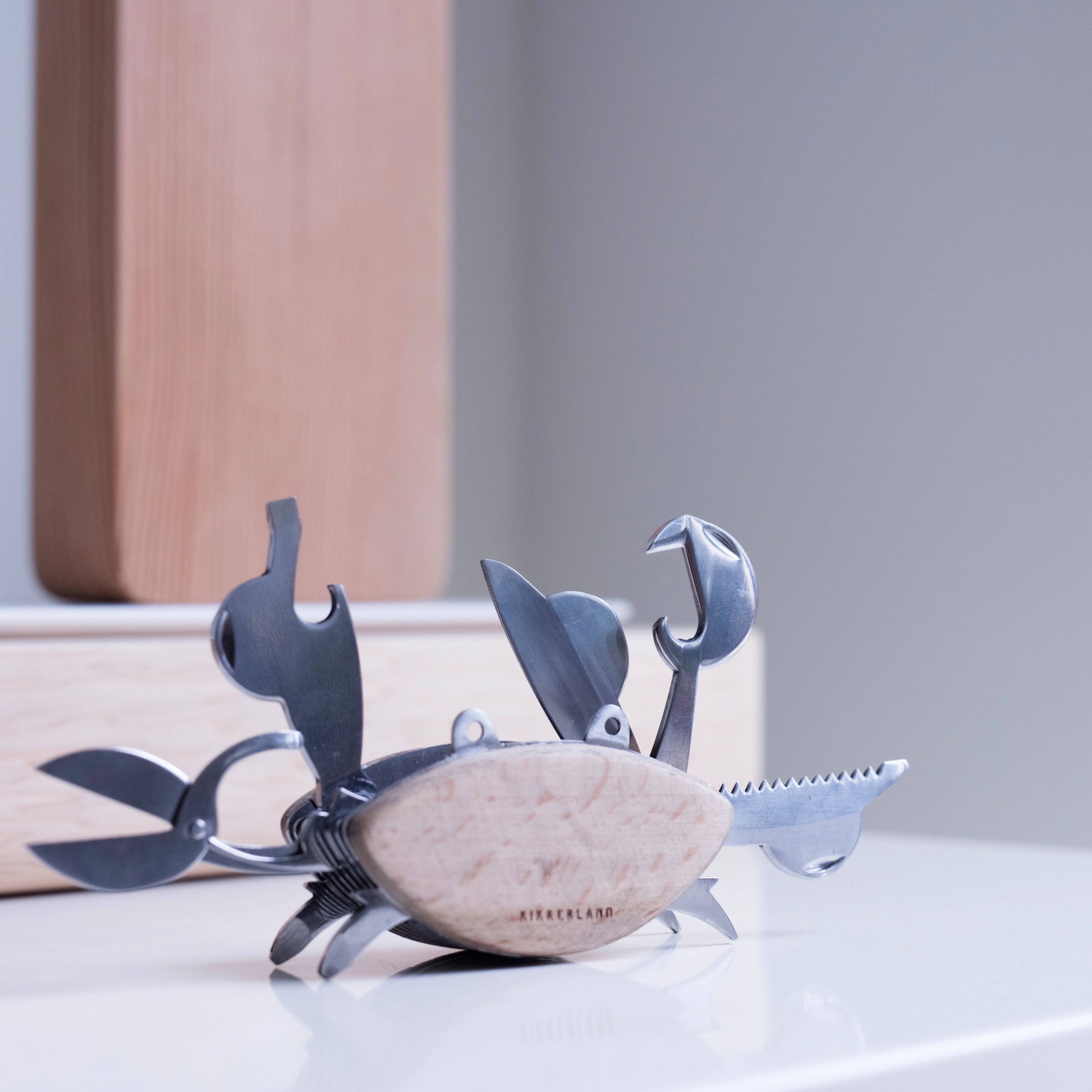 Kikkerland Crab Multi-tool - Image 5