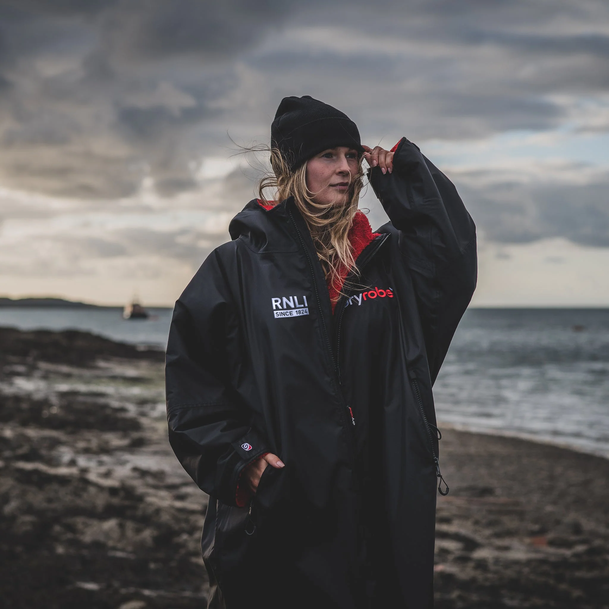 RNLI Dryrobe® Advance Long Sleeve, Black/Red - Image 3