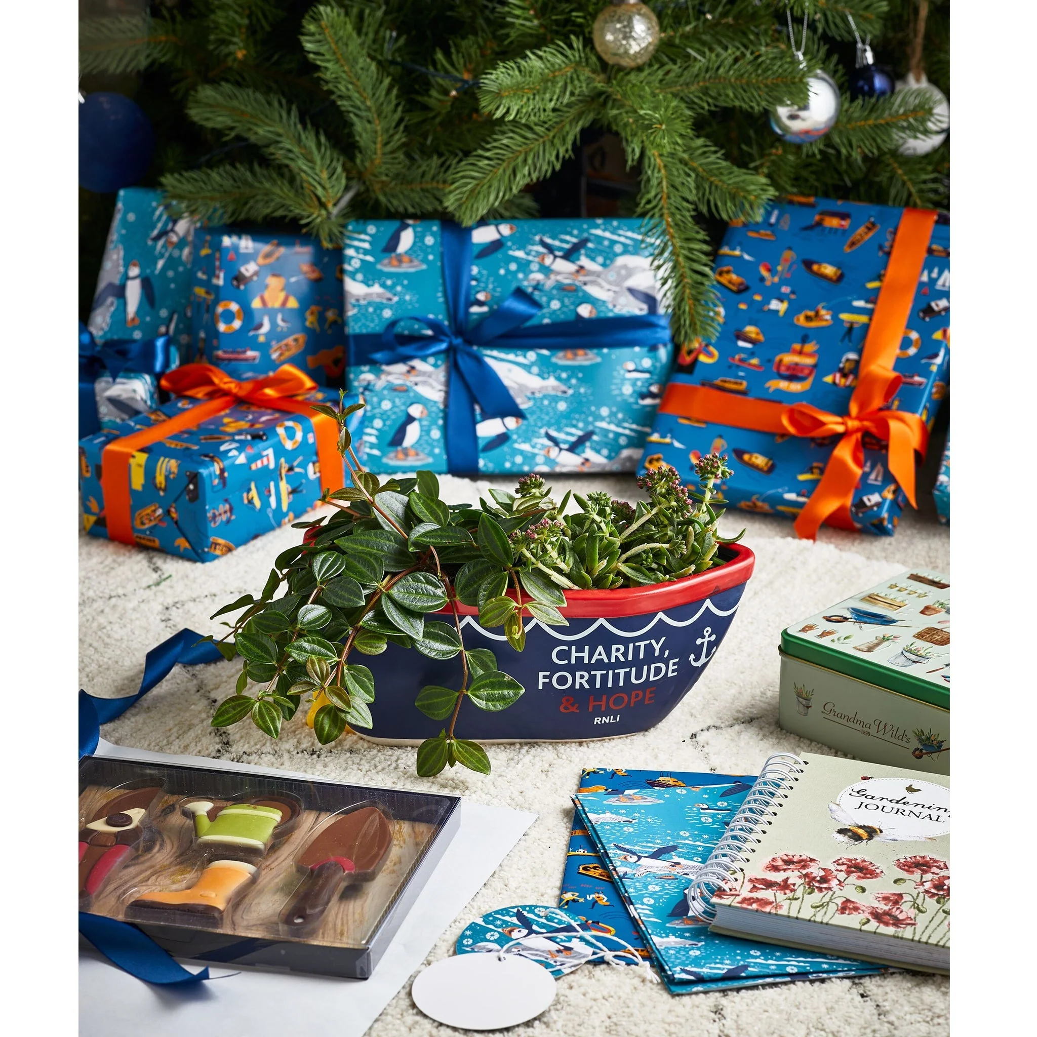 RNLI Icons Gift Wrap and Tags - Image 4